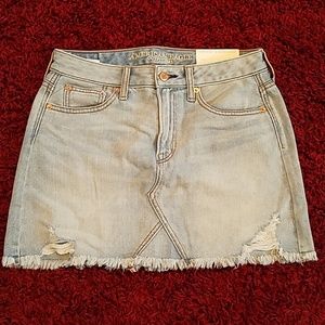 American Eagle hi-rise festival mini skirt